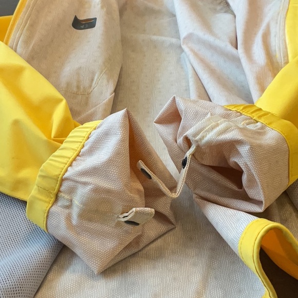 Elevate Sports Women’s Lemon Yellow & Gray  Trim Rain jacket with Velcro Cuffs . - Picture 8 of 13
